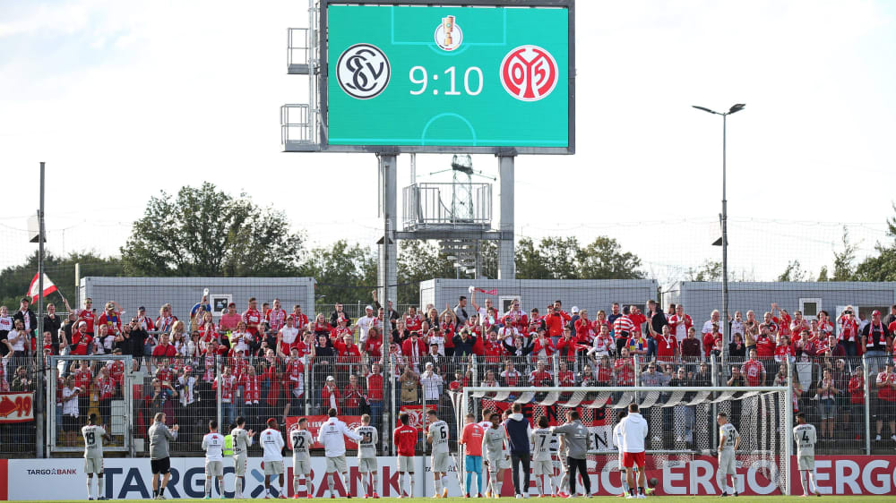 Dramatisches Erstrundenspiel: Mainz setzte sich in Elversberg erst im Elfmeterschießen durch.