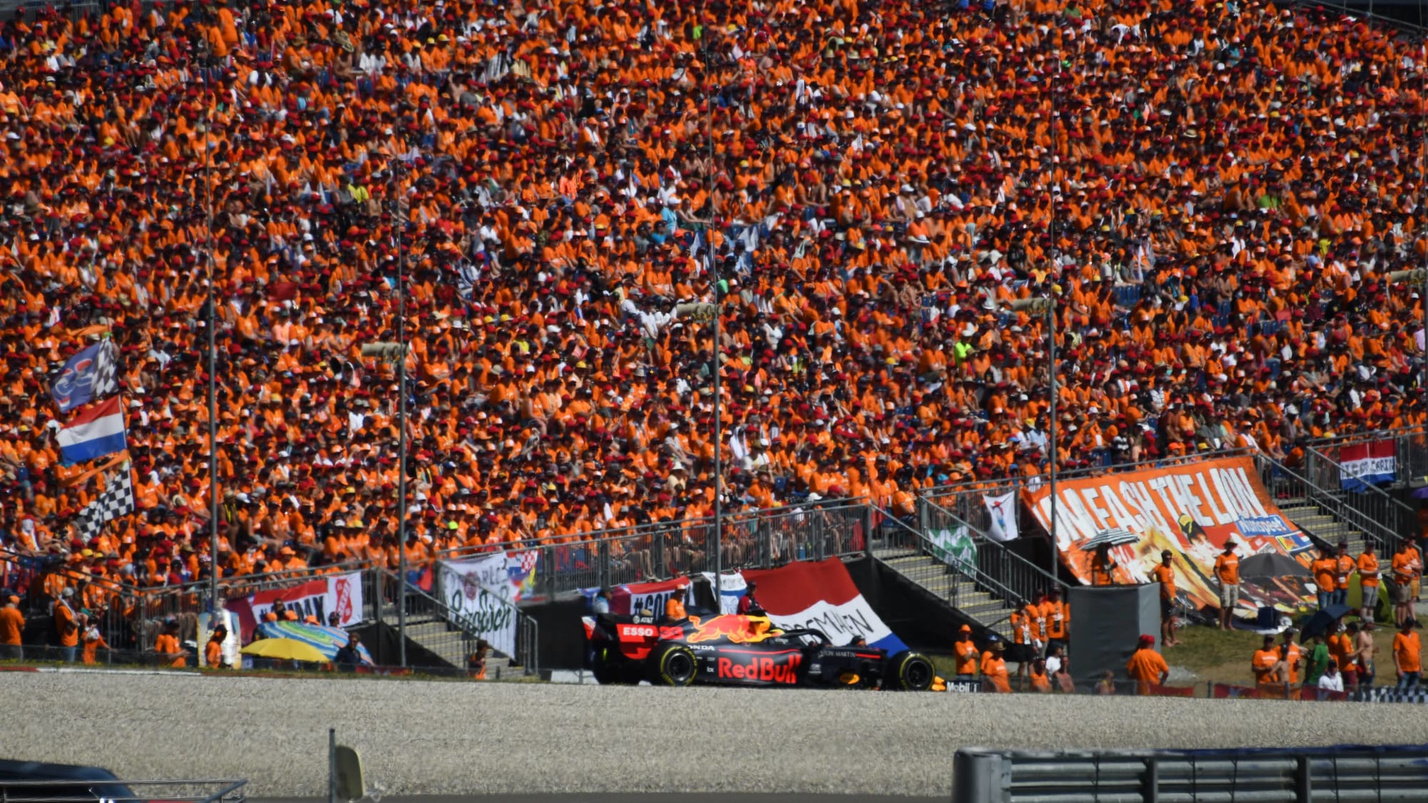 Max Verstappen brach die Mercedes-Dominanz, siegte beim Red-Bull-Heimspiel in Spielberg vor tausenden von niederl&#228;ndischen Fans.