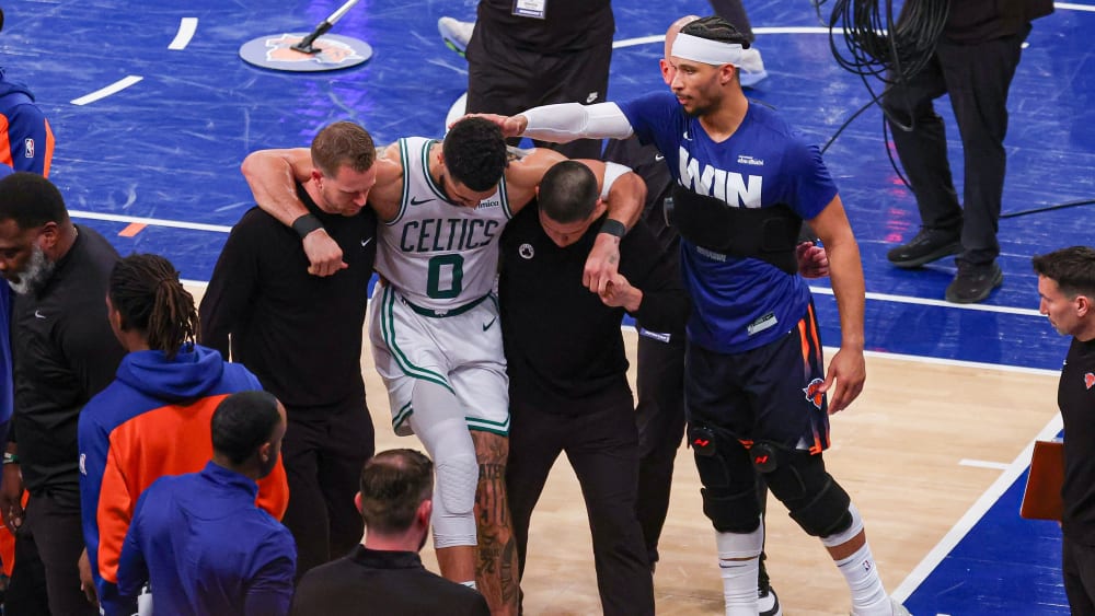 Jayson Tatum został ranny w czwartym kwartale.