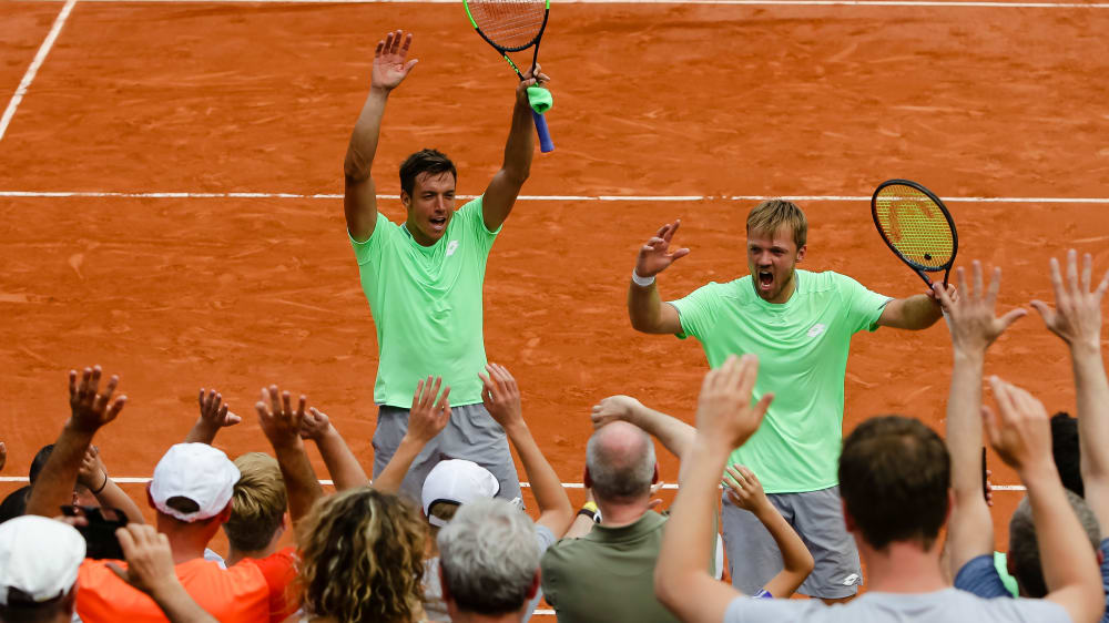 Ausgiebiger Jubel nach dem gewonnenen Doppel im Halbfinale der French Open 2019: Andreas Mies (links) und Kevin Krawietz.