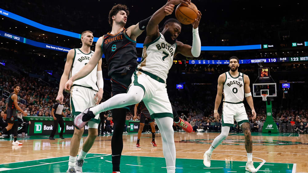 Jaylen Brown (v.) und die Boston Celtics marschieren in dieser Saison durch die NBA.