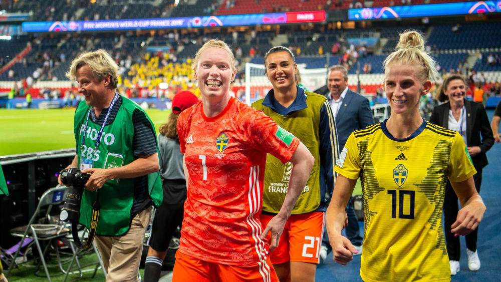 Hedvig Lindahl und Sofia Jakobsson (re.)