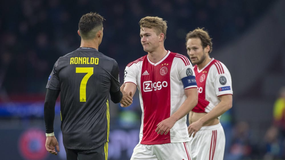 Matthijs de Ligt mit Cristiano Ronaldo