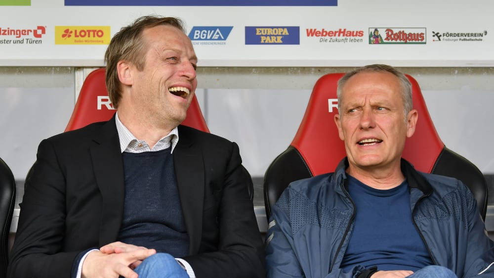 Freiburgs Cheftrainer Christian Streich (re.) und Sportdirektor Klemens Hartenbach verstehen sich bestens. 