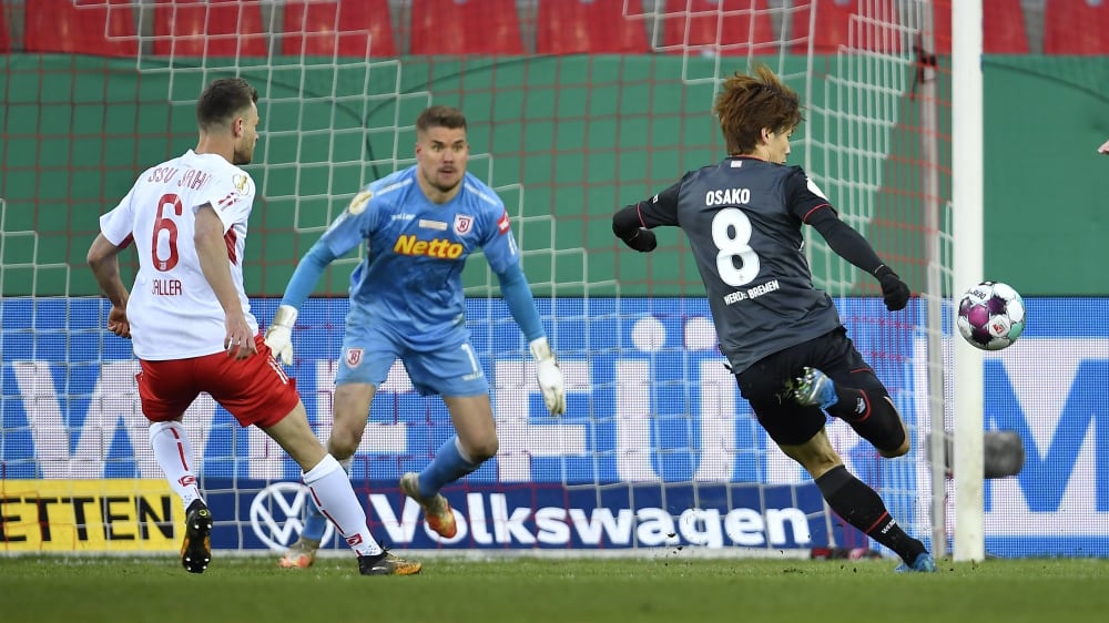 Annahme, Drehung, Tor: Yuya Osako schie&#223;t Werder Bremen ins Pokal-Halbfinale.