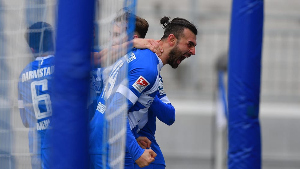 Mann des Tages: Serdar Dursun (r.) sorgte beinahe im Alleingang f&#252;r den Heimerfolg des SV Darmstadt gegen Erzgebirge Aue.