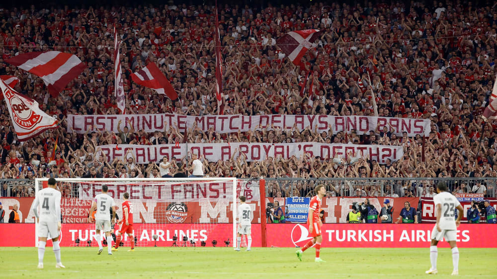 Protest via Banner: Bayern-Fans kritisieren die UEFA im Spiel gegen Barcelona am Dienstag.