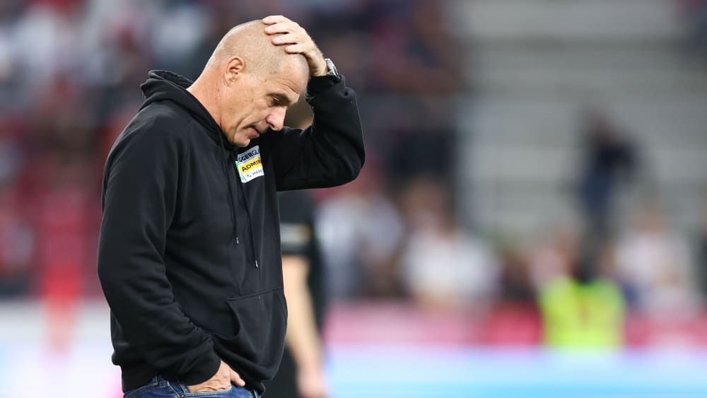 Hartberg Coach Klaus Schmidt will mit seiner Mannschaft das Tabellenende verlassen.