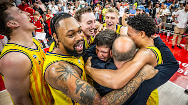 Basketball München 21.06.2026 Saison 2025 2026 EasyCredit BBL 1. Bundesliga Playoffs Finale Spiel 5 Männer, Herren FC Bayern München - Alba Berlin Alba Berlin gewinnt die Deutsche Meisterschaft 2026 Jubel Pedro Calles (Alba Berlin, Trainer) J wan Roberts (Alba Berlin, No.13) und andere Moses Wood (Alba Berlin, No.11) *** Basketball Munich June 21, 2026 2025-2026 Season EasyCredit BBL 1 Bundesliga Playoffs Finals Game 5 Mens Division, FC Bayern Munich vs. Alba Berlin Alba Berlin wins the 2026 German Championship Celebration