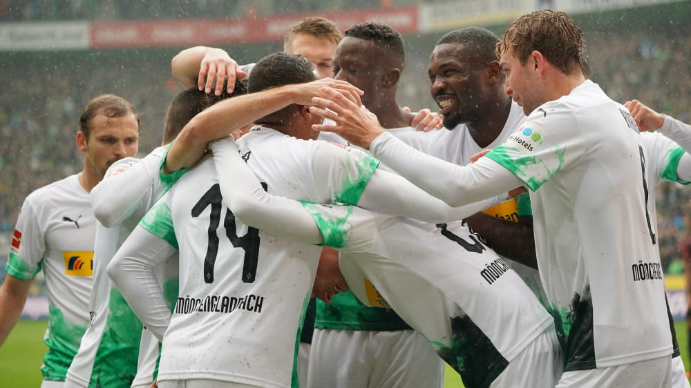 Jubel im Regen: Gladbach war gegen Augsburg zeitweise nicht zu bremsen.