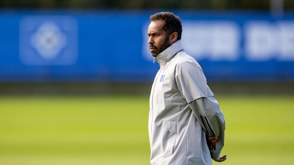 Wie ersetzt er Tim Leibold? HSV-Trainer Daniel Thioune.