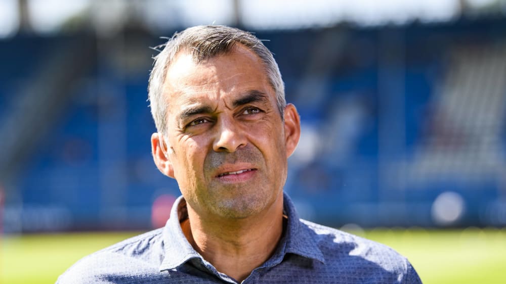 Beobachtet die Szene ganz genau: Robin Dutt.