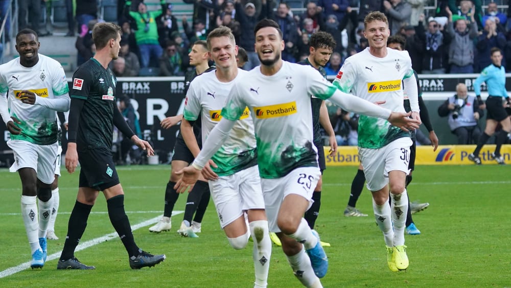Ramy Bensebaini jubelt über sein Tor zum 1:0.