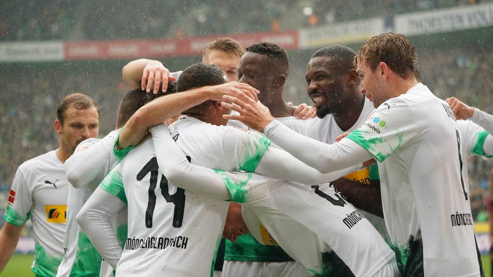 Jubel im Regen: Gladbach war gegen Augsburg zeitweise nicht zu bremsen.