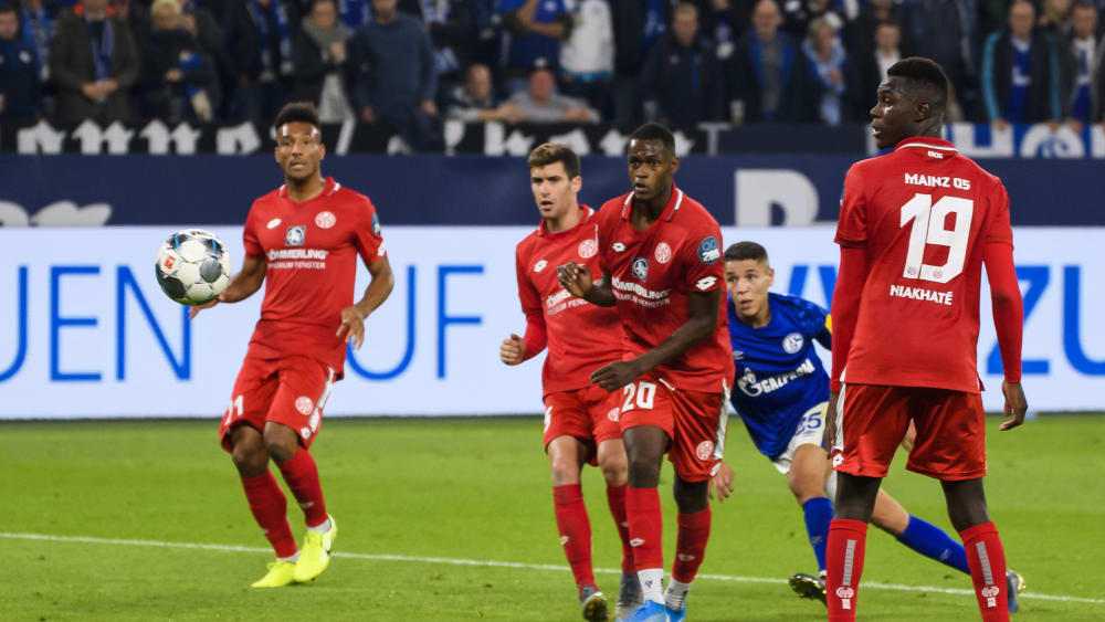 Gleich klingelt's: Amine Harit (2.v.r) trifft zum 2:1.