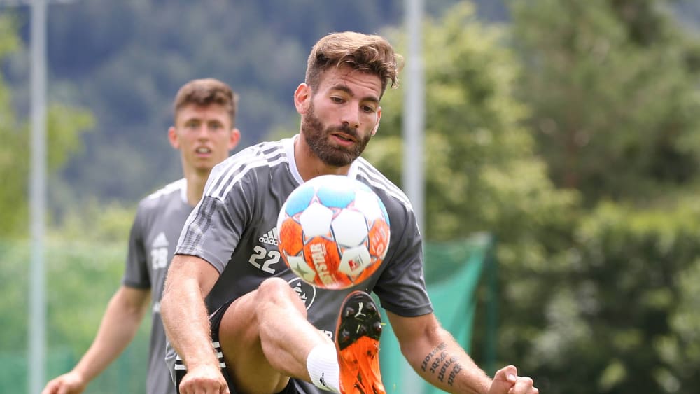 Enrico Valentini trägt auch weiter die Kapitänsbinde beim 1. FC Nürnberg.