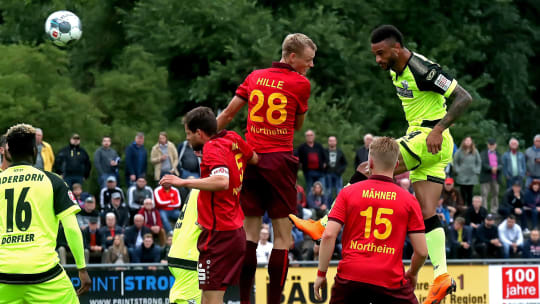 Treffer zum zwischenzeitlichen 2:1: Khiry Shelton trifft für Paderborn im Testspiel gegen Northeim.