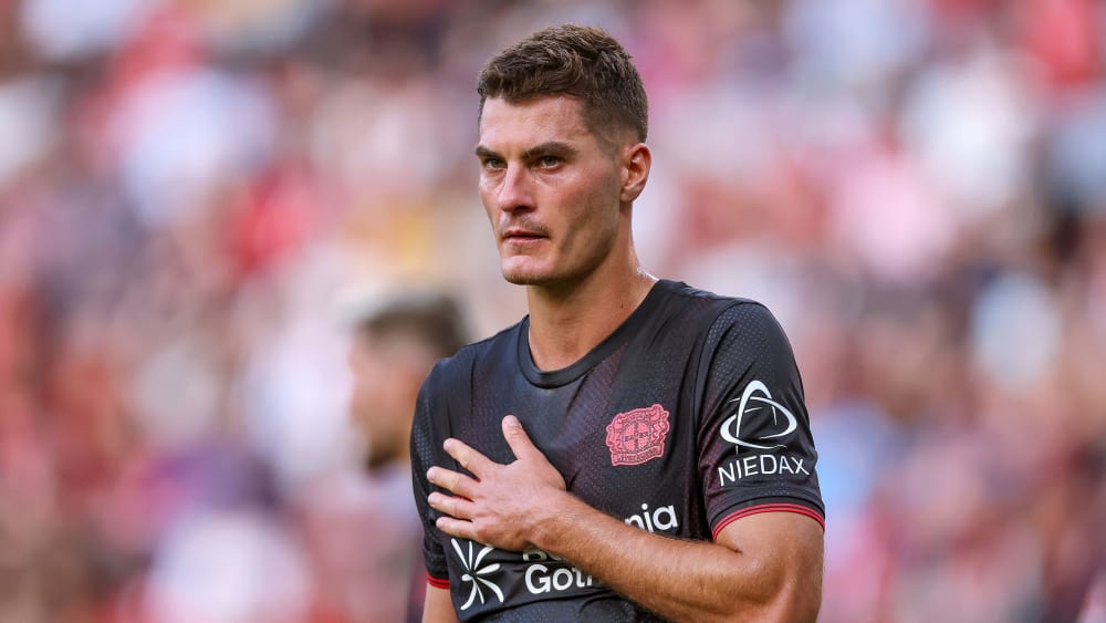  Patrik Schick zeigt sich trotz Vertragsverlängerung bezüglich der sportlichen Zukunft skeptisch.