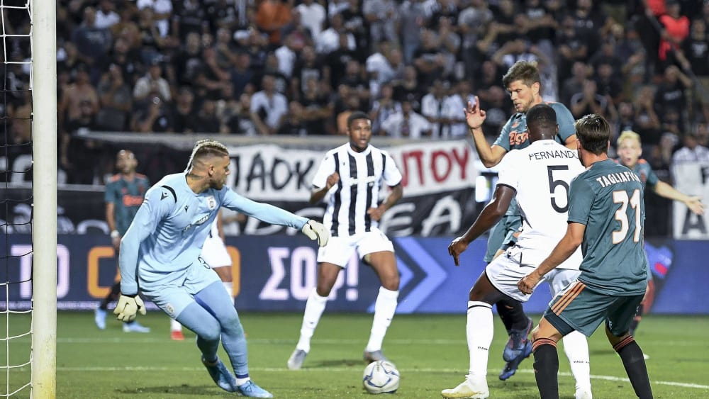 Eher zufällig kam der Ausgleich durch Klaas-Jan Huntelaar zu Stande.