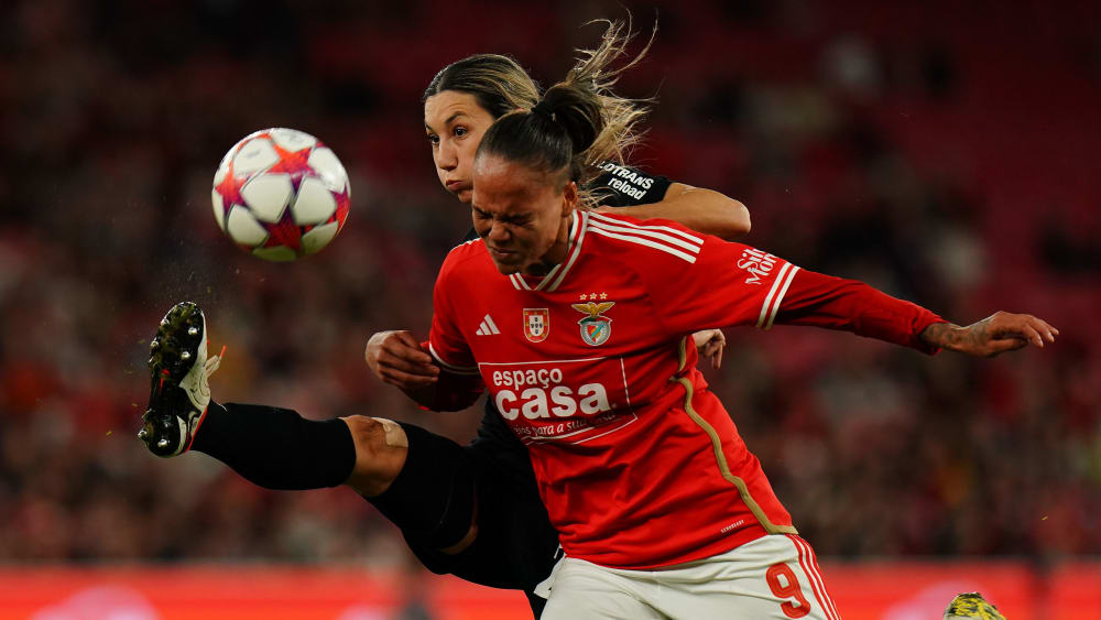 Schwer zu bespielen: Sara Doorsoun (hi.) und die Eintracht hatten mit Nycole Raysla und Benfica Probleme.