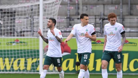 Leonardo Bittencourt (li.) nach seinem Treffer in Freiburg