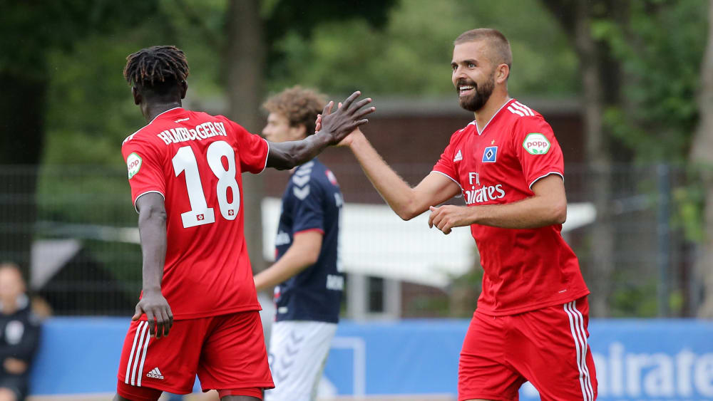 Lukas Hinterseer (re.) rettete dem HSV das Remis.