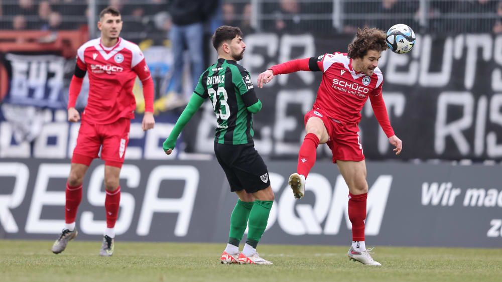 Niederlage zum Debüt: Mael Corboz (re.) und Bielefeld verloren in Münster 1:2.