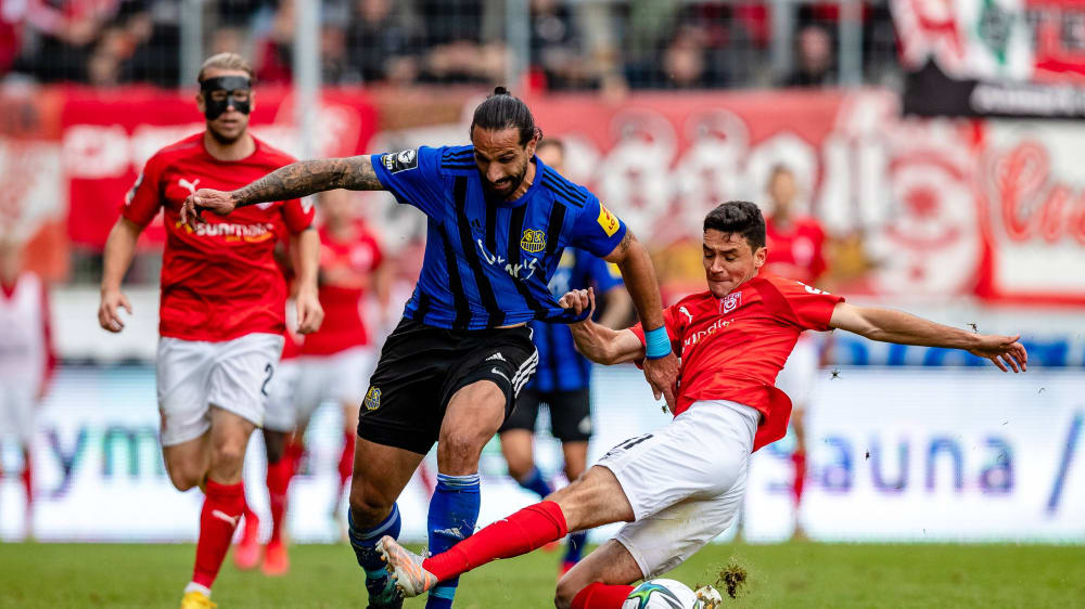 Nicht zu stoppen: Saarbrückens Adriano Grimaldi traf gegen den Halleschen FC sowohl vom Punkt als auch aus dem Spiel.