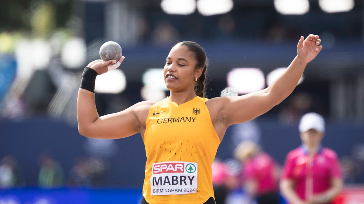 Mabry reaches final as best - | Hummel in tracksuit