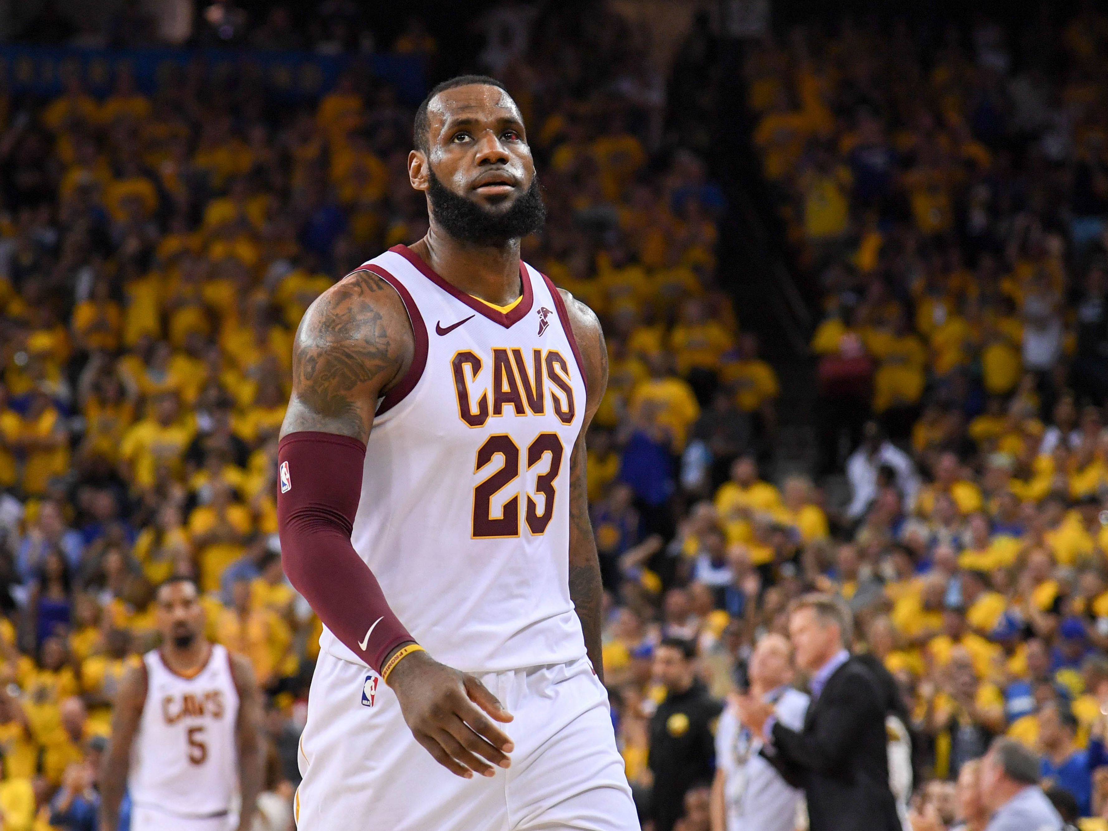 LeBron-u-ert-sich-zu-Cavs-Ger-chten-Mehrere-Teams-wohl-interessiert