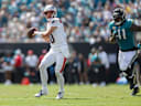 JACKSONVILLE, FL - SEPTEMBER 27: Drake Maye 10 of the New England Patriots throws a pass during the game between the Jacksonville Jaguars and the New England Patriots on September 27, 2026 at EverBank Stadium in Jacksonville, Fl. (Photo by David Rosenblum Icon Sportswire) NFL, American Football Herren, USA SEP 27 Patriots at Jaguars EDITORIAL USE ONLY Icon260927006033