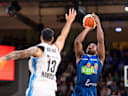 Johnathan Stove (Rostock Seawolves, 22) beim Wurf, Martin Breunig (Veolia Towers Hamburg, 13), GER, Veolia Towers Hamburg vs Rostock Seawolves, Basketball, Netto BBL Pokal, 1. Runde, Saison 2026 2027, 11.09.2026 GER, Veolia Towers Hamburg vs Rostock Seawolves, Basketball, Netto BBL Pokal, Spieltag 1, Saison 2026 2027, 11.09.2026 Hamburg *** Johnathan Stove, Rostock Seawolves, 22, shooting; Martin Breunig, Veolia Towers Hamburg, 13, GER, Veolia Towers Hamburg vs. Rostock Seawolves, Basketball, Netto BBL Cup, Round 1, 2026-2027 Season, September 11, 2026, GER, Veolia Towers Hamburg vs. Rostock Seawolves, Basketball, Netto BBL Cup, Matchday 1, 2026-2027 Season, September 11, 2026, Hamburg Copyright: xEibner-Pressefoto MaxxVincenx EP_MVN