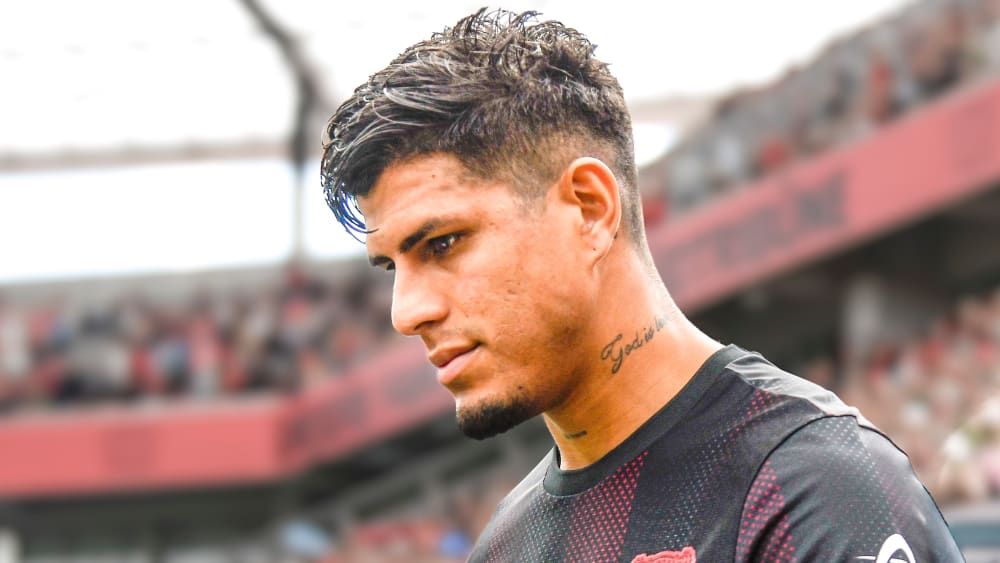 Der FC Arsenal verhandelt mit Bayer über die Ablösemodalitäten für Piero Hincapie.