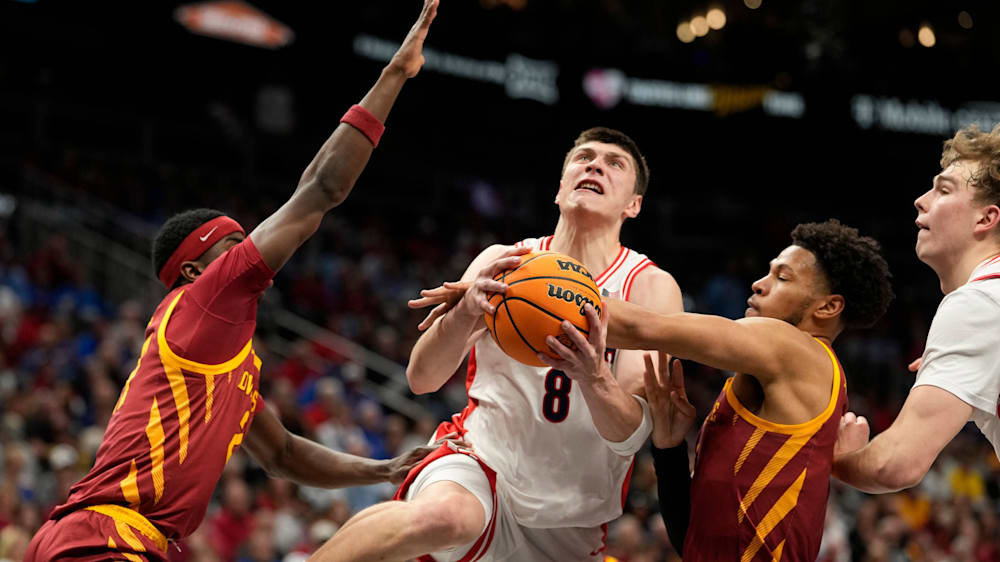 Kharchenkov spielt in seiner zweiten Saison für die Arizona Wildcats.