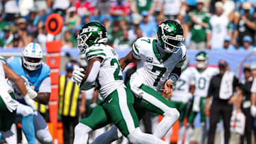 Sep 13, 2026; Nashville, TN, USA; New York Jets quarterback Geno Smith (7) hands the ball off to New York Jets running back Breece Hall (20) during the NFL, American Football Herren, USA regular season game between the New York Jets and Tennessee Titans at Nissan Stadium. Mandatory Credit: -Cal Media NFL 2026: Jets Vs Titans SEP 13 PUBLICATIONxINxGERxSUIxAUTxONLY - ZUMAc04_ 20260913_zma_c04_164 Copyright: xStephenxFurstx