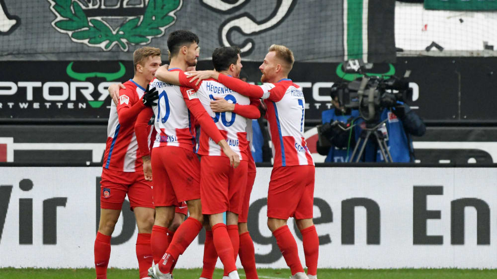 Der 1. FC Heidenheim hat nach dem 4:0-Erfolg gegen Hannover 96 allen Grund zu jubeln.