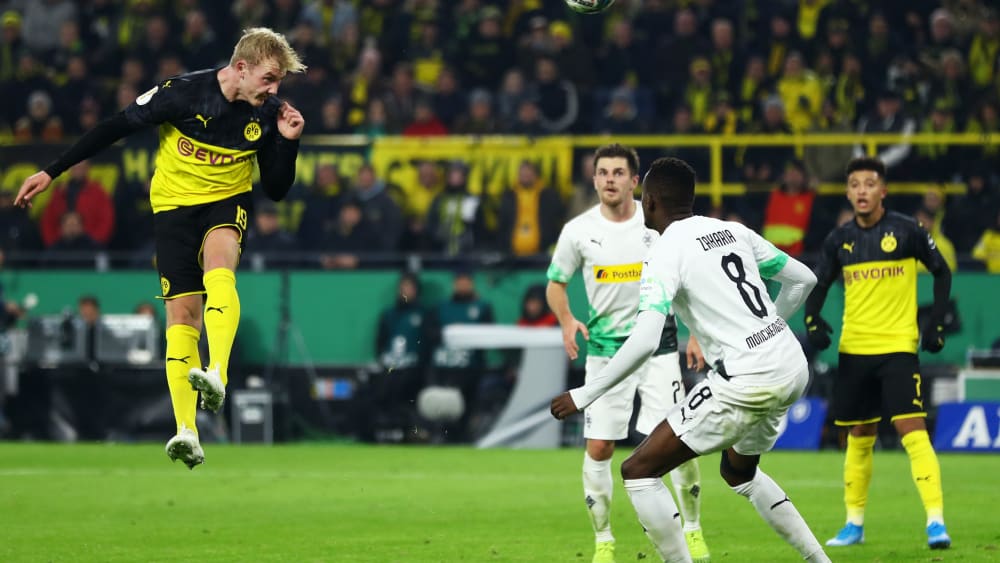 Entscheidender Moment: Julian Brandt (li.) köpft zum 2:1 ein.