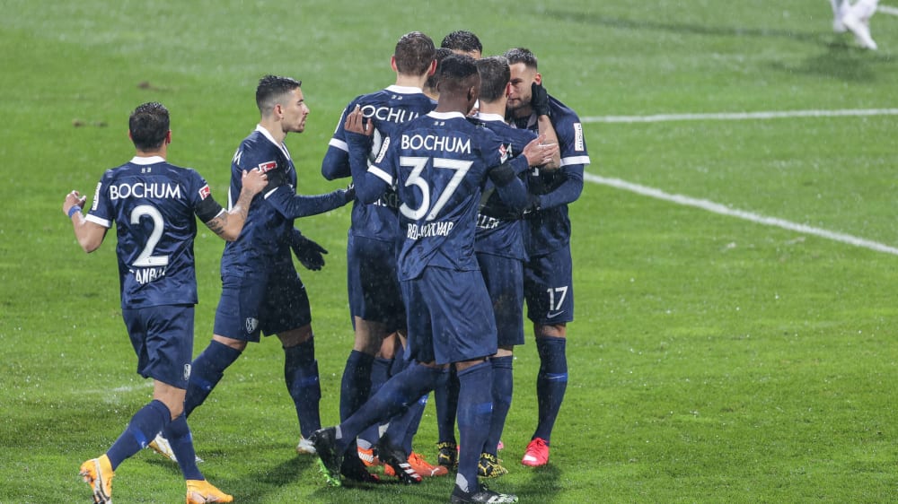 Klarer Sieg über Düsseldorf: Die Bochumer jubeln über das frühe 1:0 durch Danny Blum (Nr. 17).