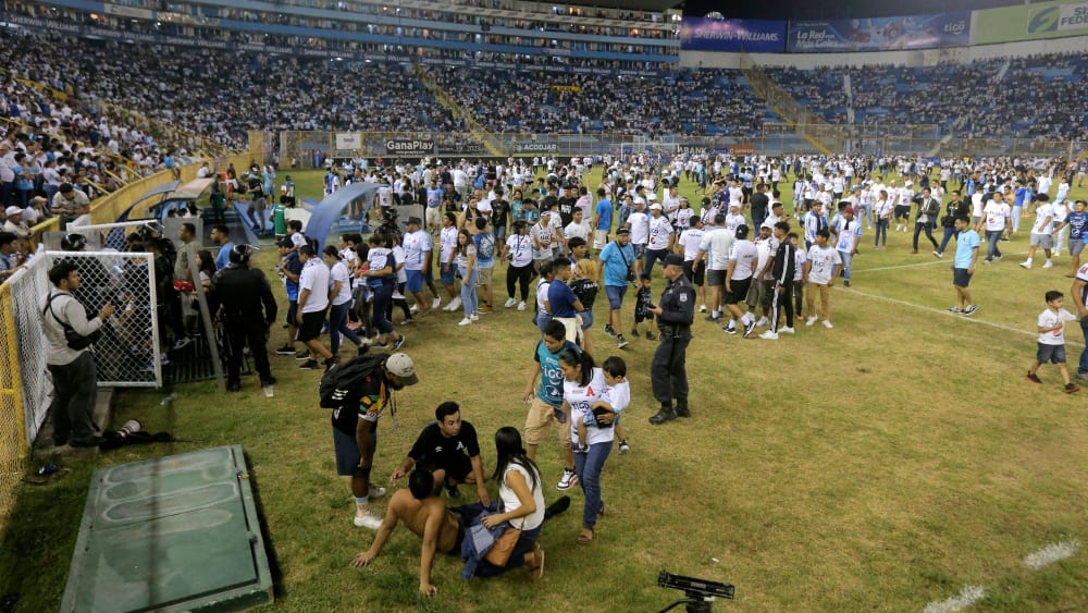 Massenpanik mit schlimmen Folgen im Estadio Cuscatlan in der Hauptstadt San Salvador.