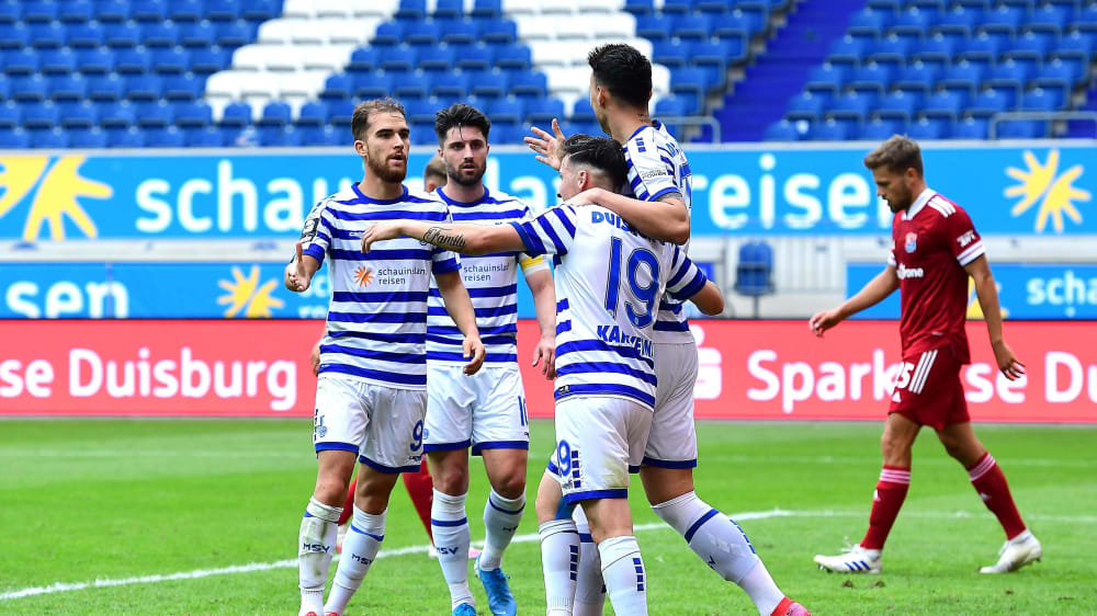 Duisburgs Spieler bejubeln das 3:0.