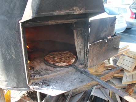 Eine "Brotpizza" gab es zur Stärkung vor dem Spiel.