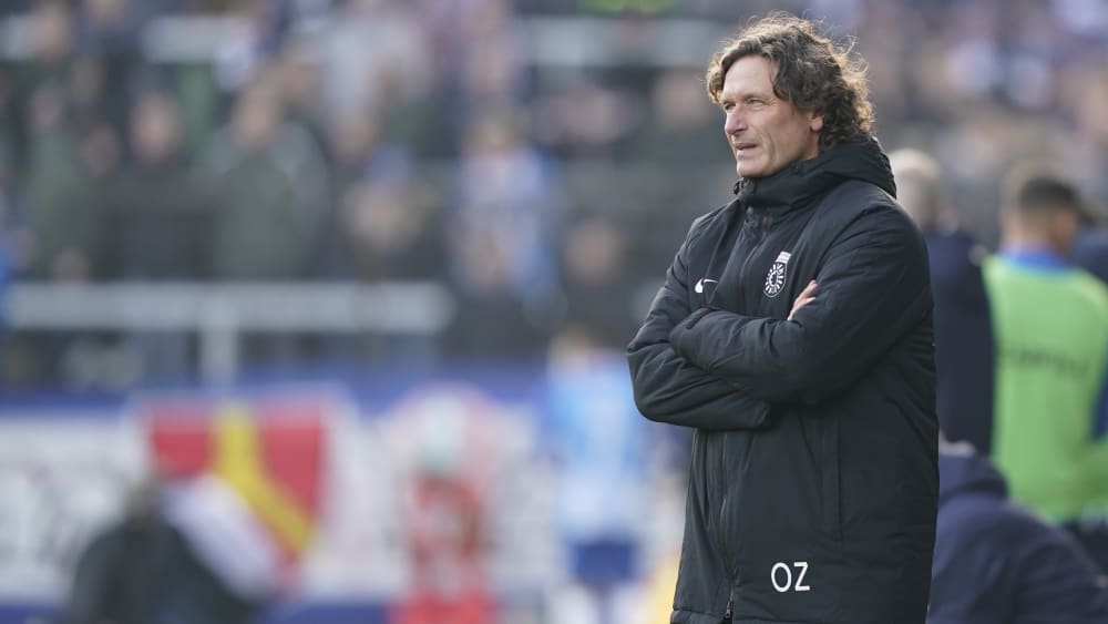 SG Sonnenhof Großaspach-Trainer Oliver Zapel am Spielfeldrand in der Partie gegen den SV Meppen (1:2).
