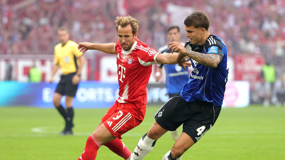  Luka Vuskovic im Duell mit Bayern-Torjäger Harry Kane.