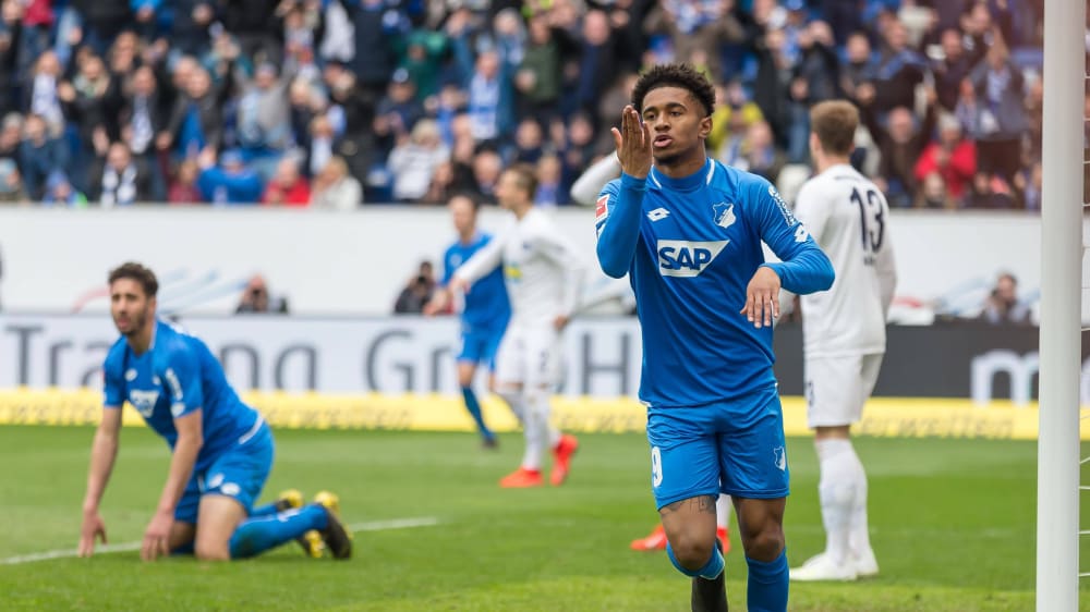 Reiss Nelson jubelt