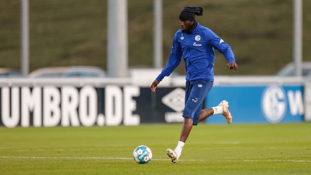 Wird dem FC Schalke 04 erneut fehlen: Salif Sané hat sich am Oberschenkel verletzt.