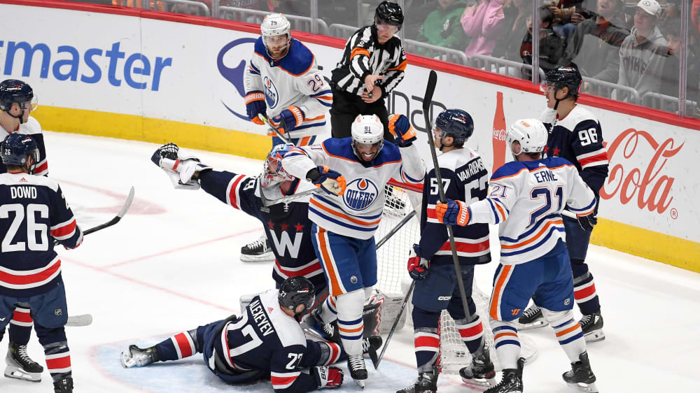 Evander Kane und die Edmonton Oilers bejubeln den Sieg in Washington.