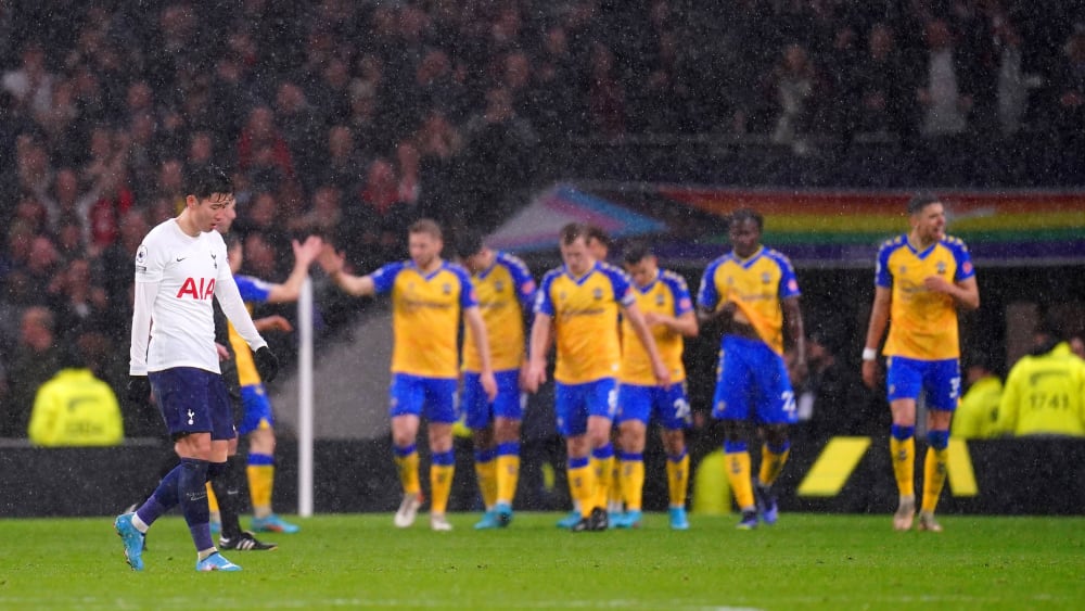 Alleine im Regen: Tottenham war wie Heung-Min Son nach dem Spiel gegen Southampton bedient.