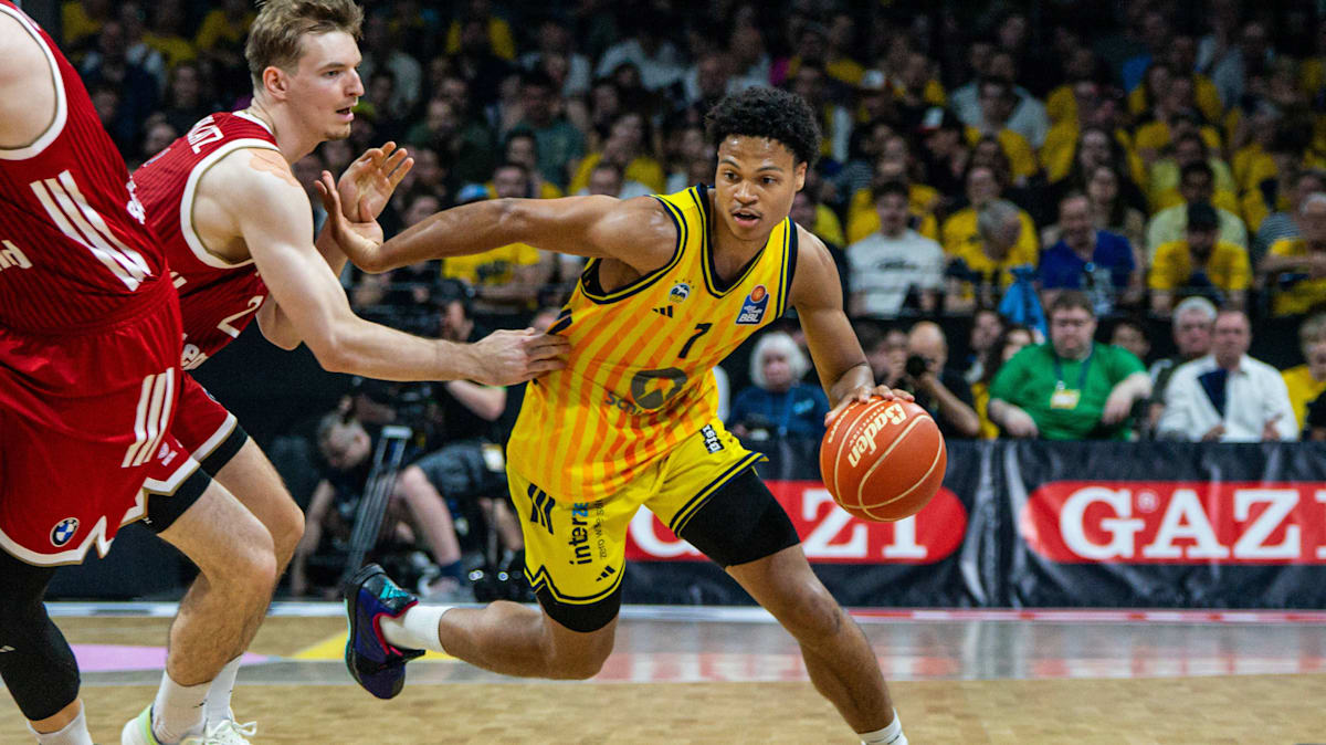 Alba Berlin triumfuje nad Bayernem w finałach BBL, wymuszając decydujący piąty mecz