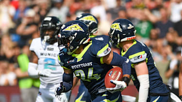 Mitch Fettig (Stuttgart Surge #24), Interception,

Munich Ravens vs. Stuttgart Surge, American Football, European League of Football, Spieltag 5, Saison 2023, 02.07.2023,

Foto: EIBNER/Florian Schust