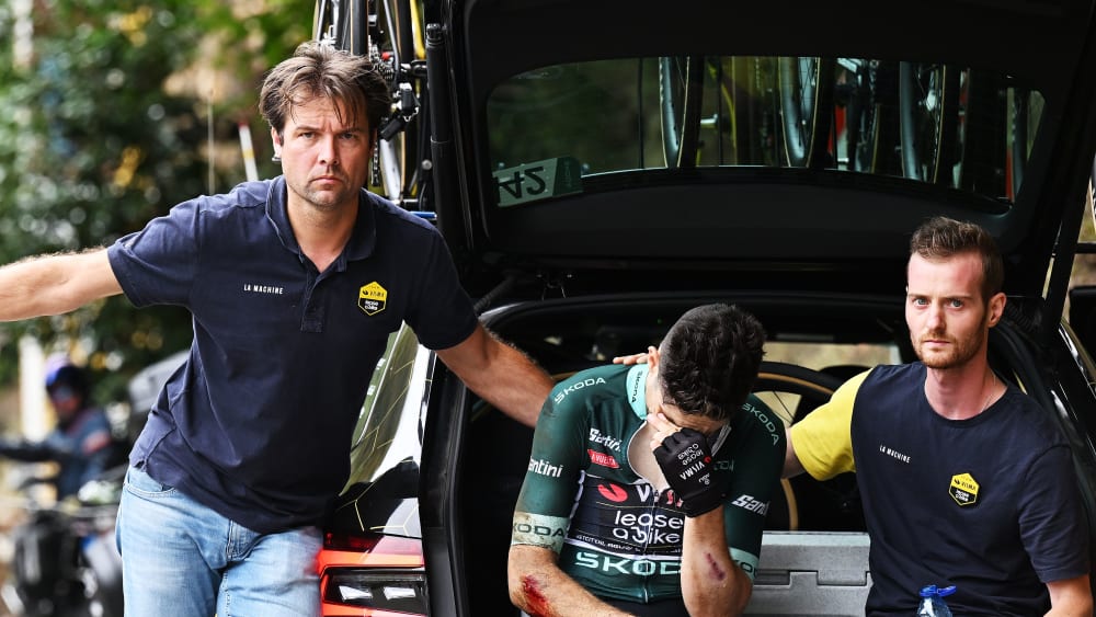 Stürzte auf der 16. Etappe in einer Abfahrt: Wout van Aert.